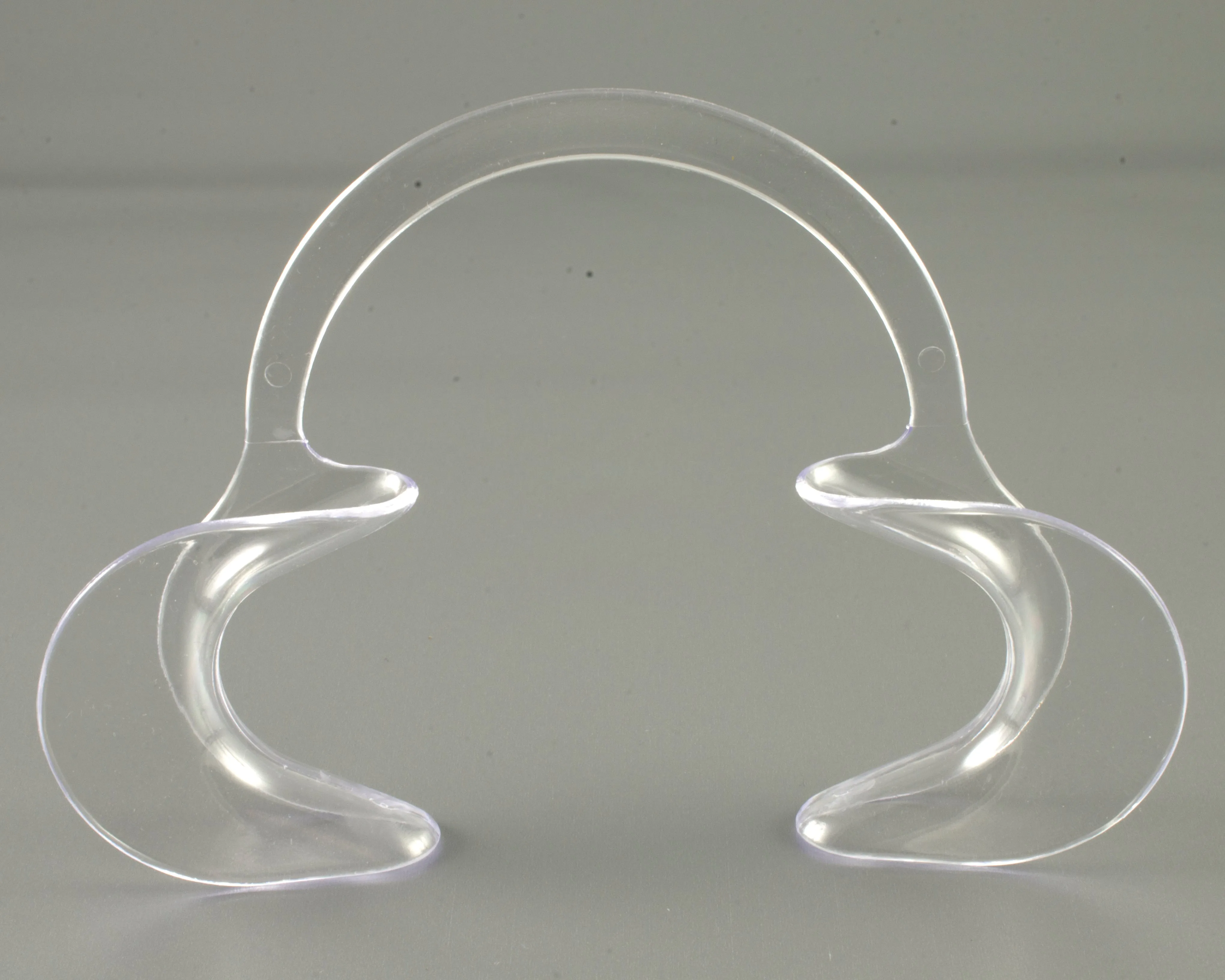 LCv2 cheek retractor