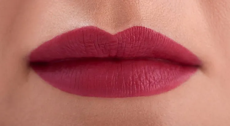 PAESE THE KISS LIPS SET - Liquid Lipstick & Lip Liner - 05 Raspberry Red