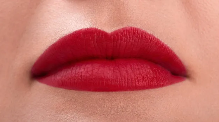 PAESE THE KISS LIPS SET - Liquid Lipstick & Lip Liner - 06 Classic Red